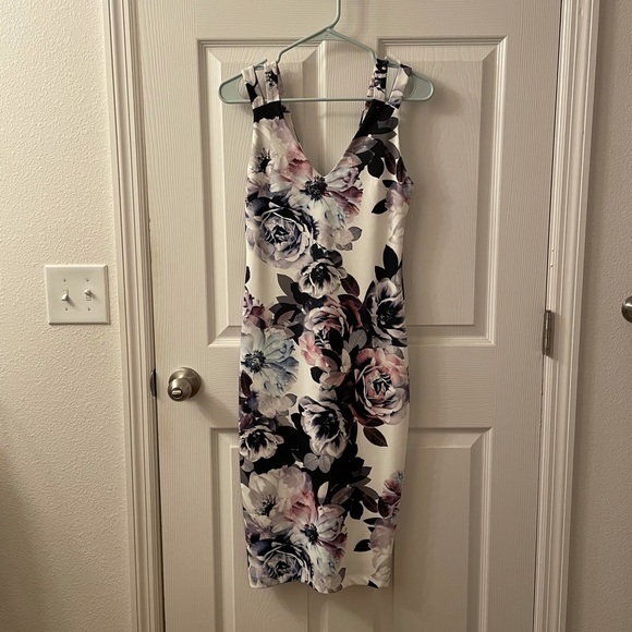 Sleeveless midi dress - Picture 1 of 6